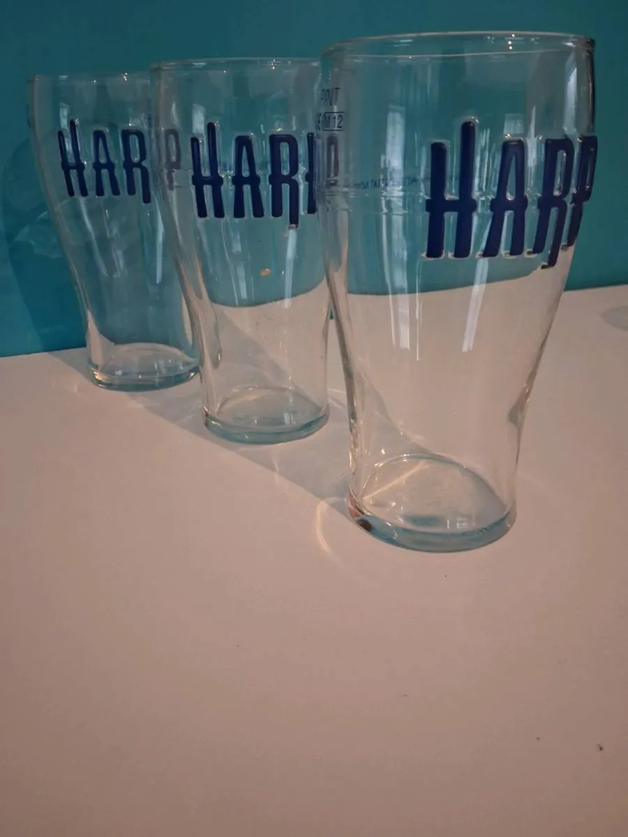 3 vintage embossed Harp lager glasses - Image 1