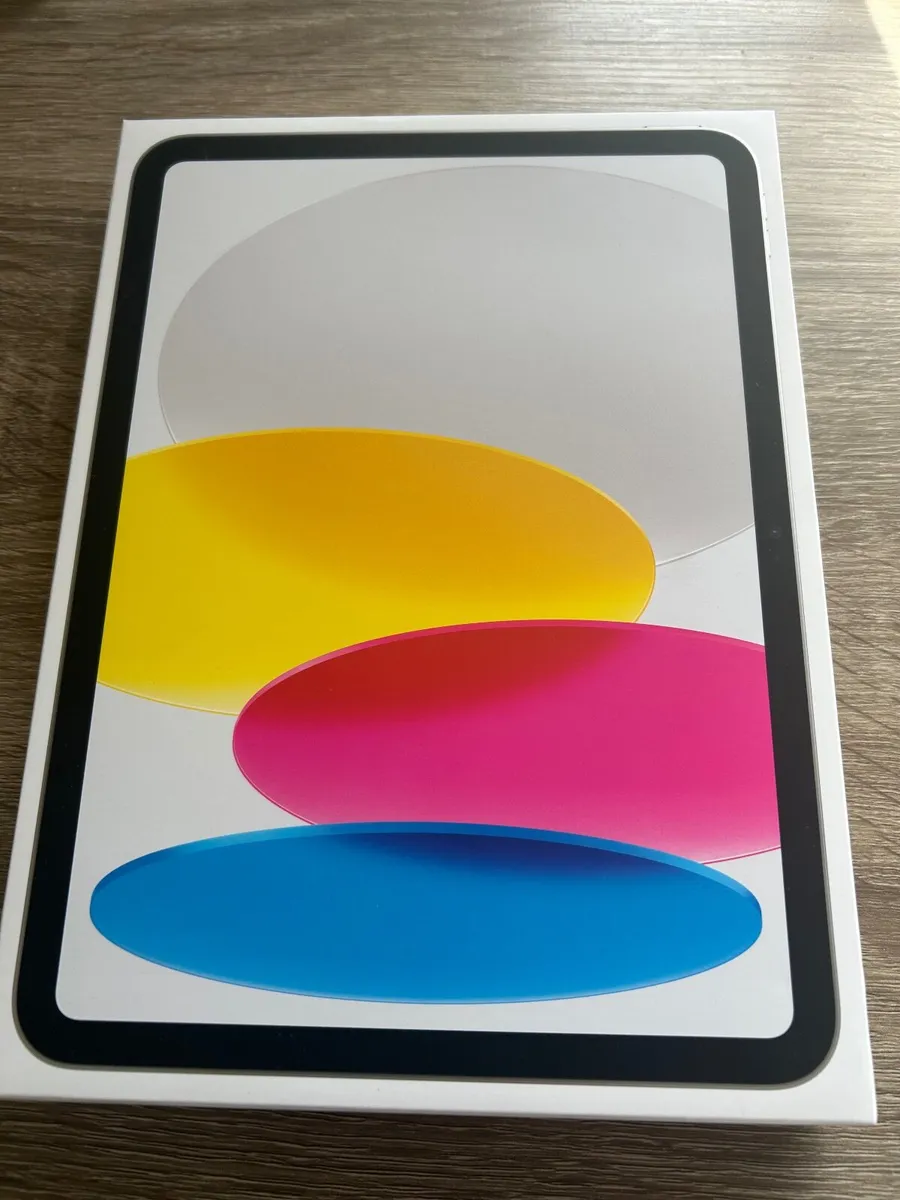 Apple iPad 11 - Image 1