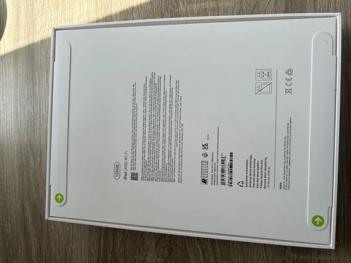 Apple iPad 11 - Image 2
