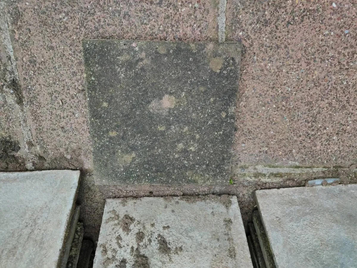 Patio slabs - Image 1