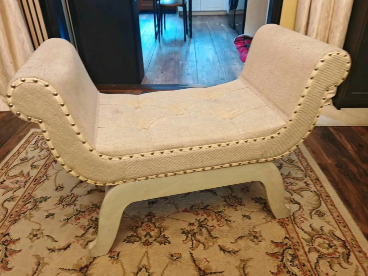 Seating - Image 3