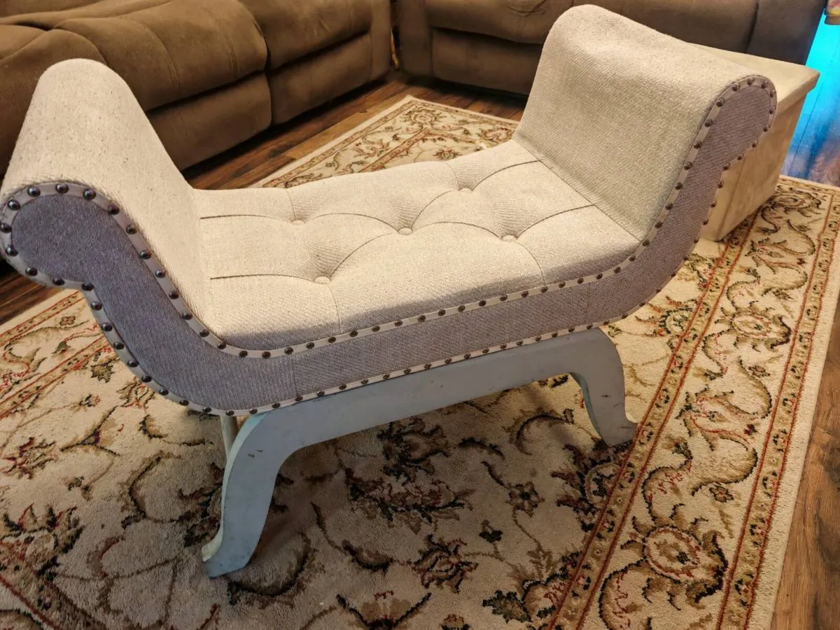 Seating - Image 4