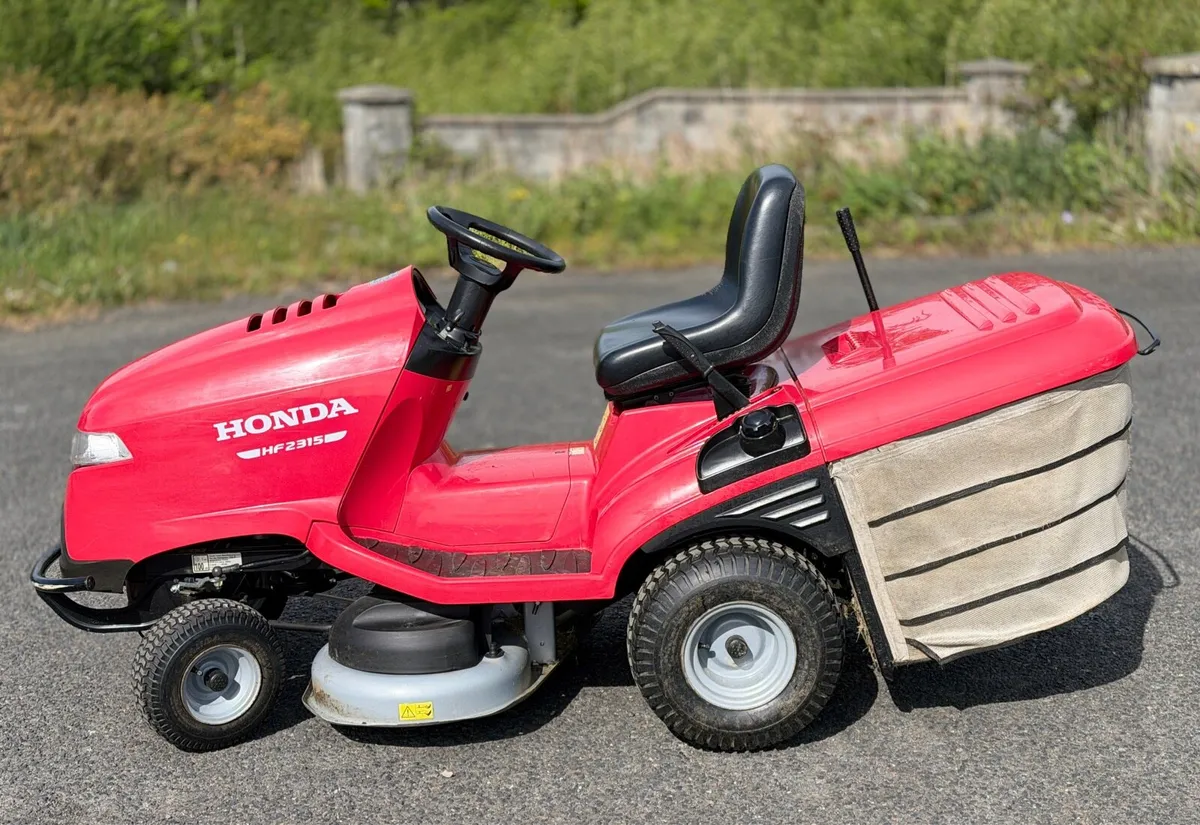 Honda HF2315 RideOn extremely Mint condition - Image 3
