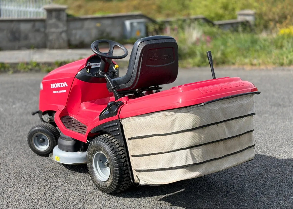 Honda HF2315 RideOn extremely Mint condition - Image 4