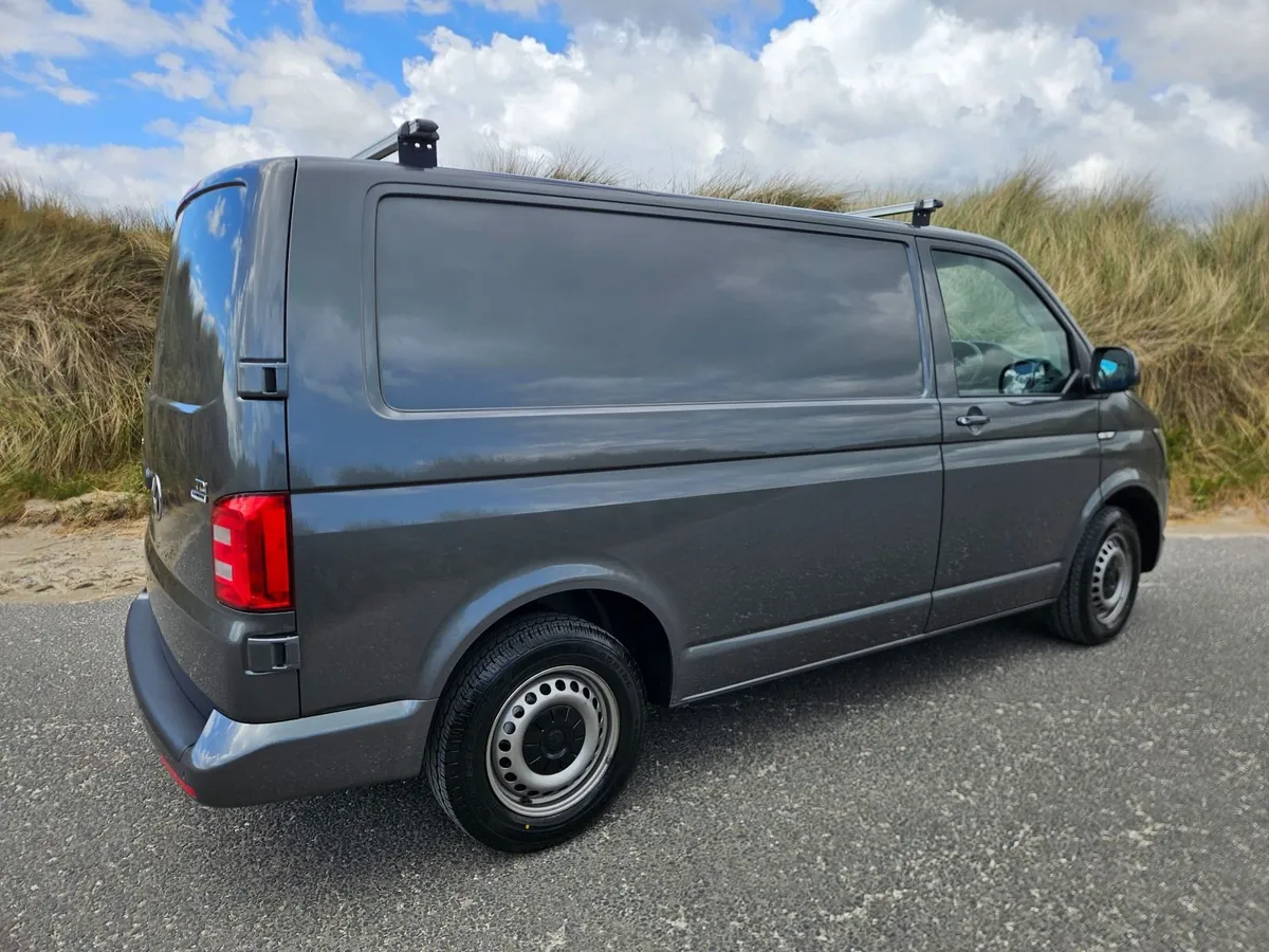 Volkswagen Transporter 2016 - Image 2