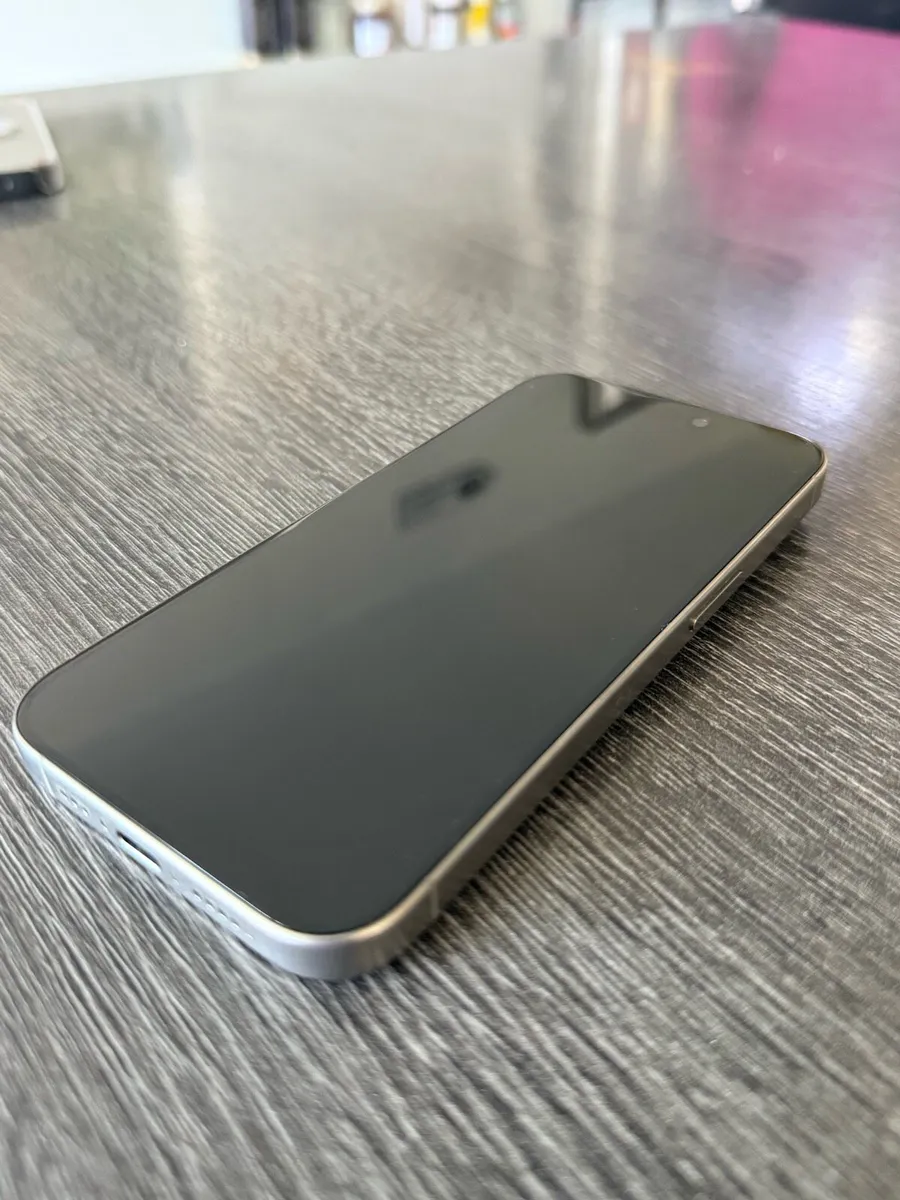 iPhone 15 Pro - Image 2