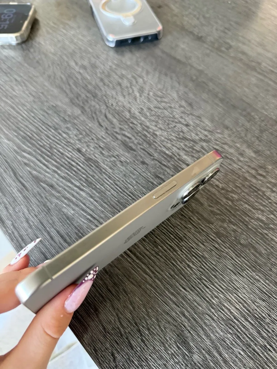 iPhone 15 Pro - Image 3