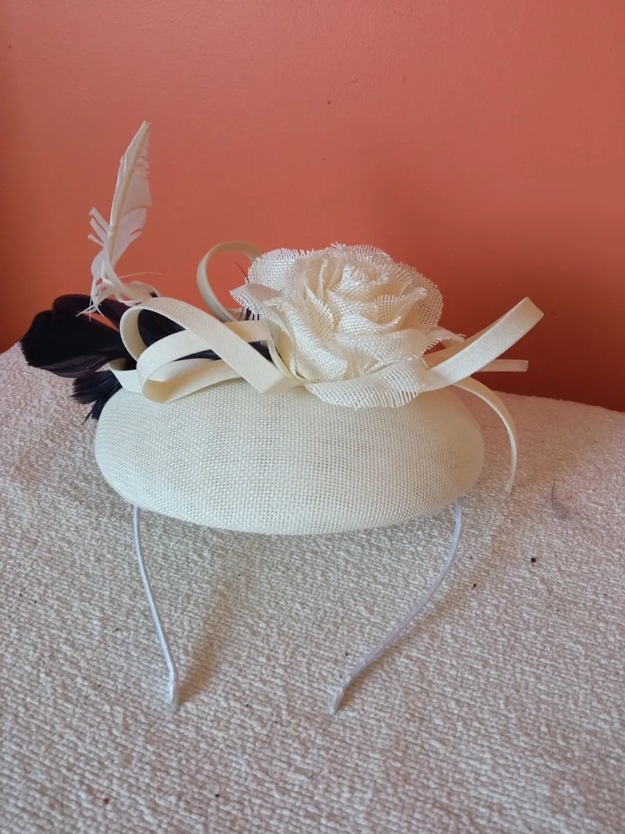 Ladies Fascinator Headpiece - Image 1