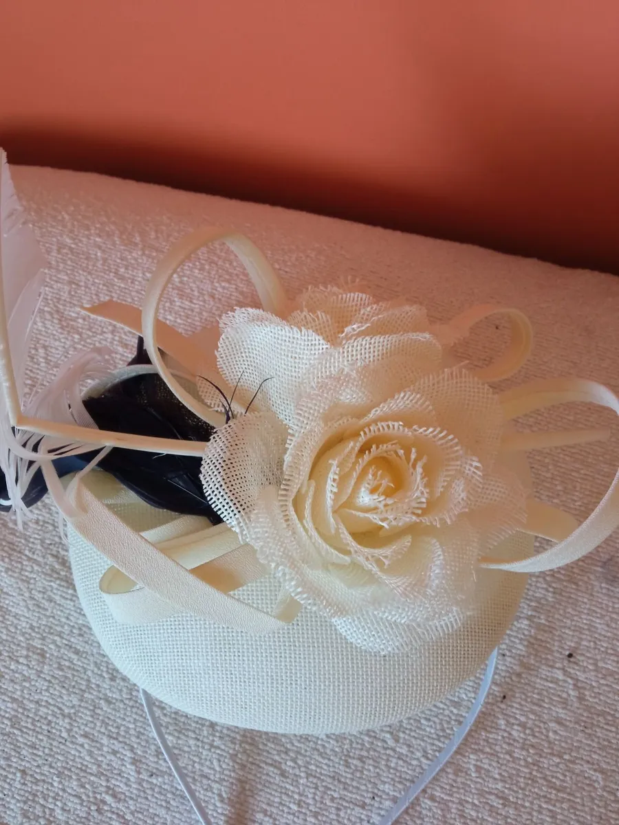 Ladies Fascinator Headpiece - Image 3