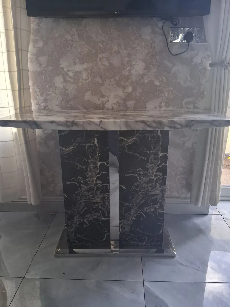 Table set - Image 1