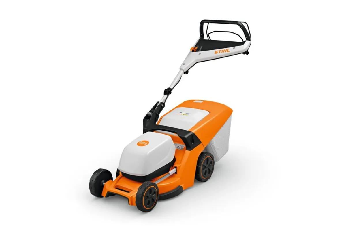 Stihl RMA 433 Variable Lawnmower Set - Image 2