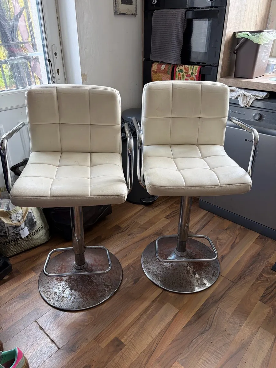 High stools - Image 1