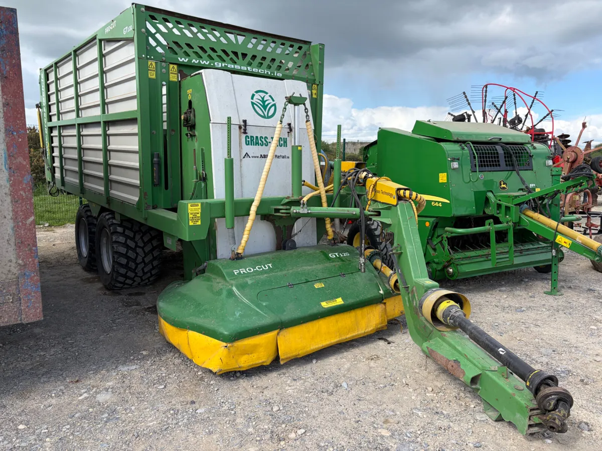 Portlaoise Machinery Auction Yard Full - Image 1