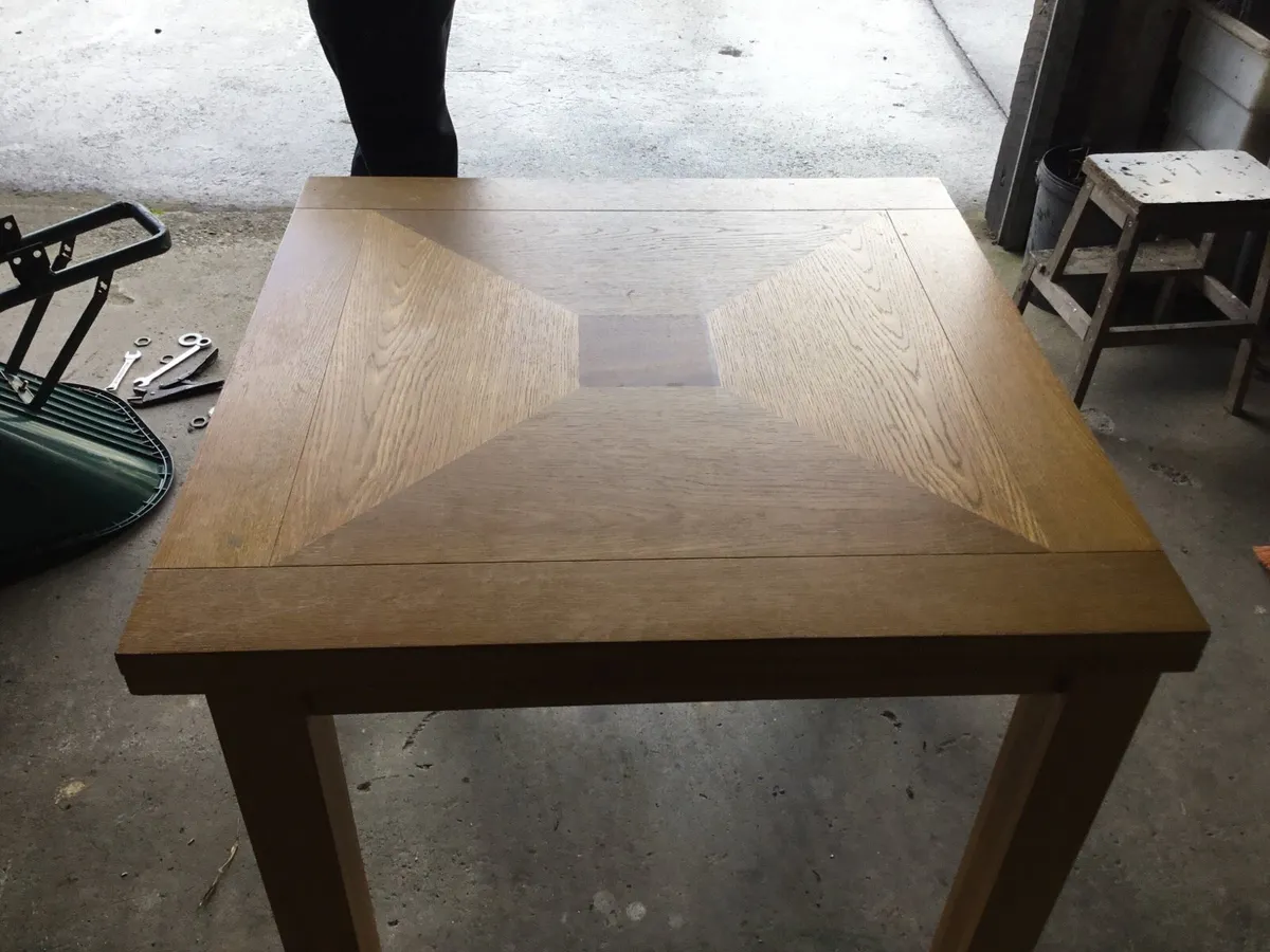 Dining table - Image 1
