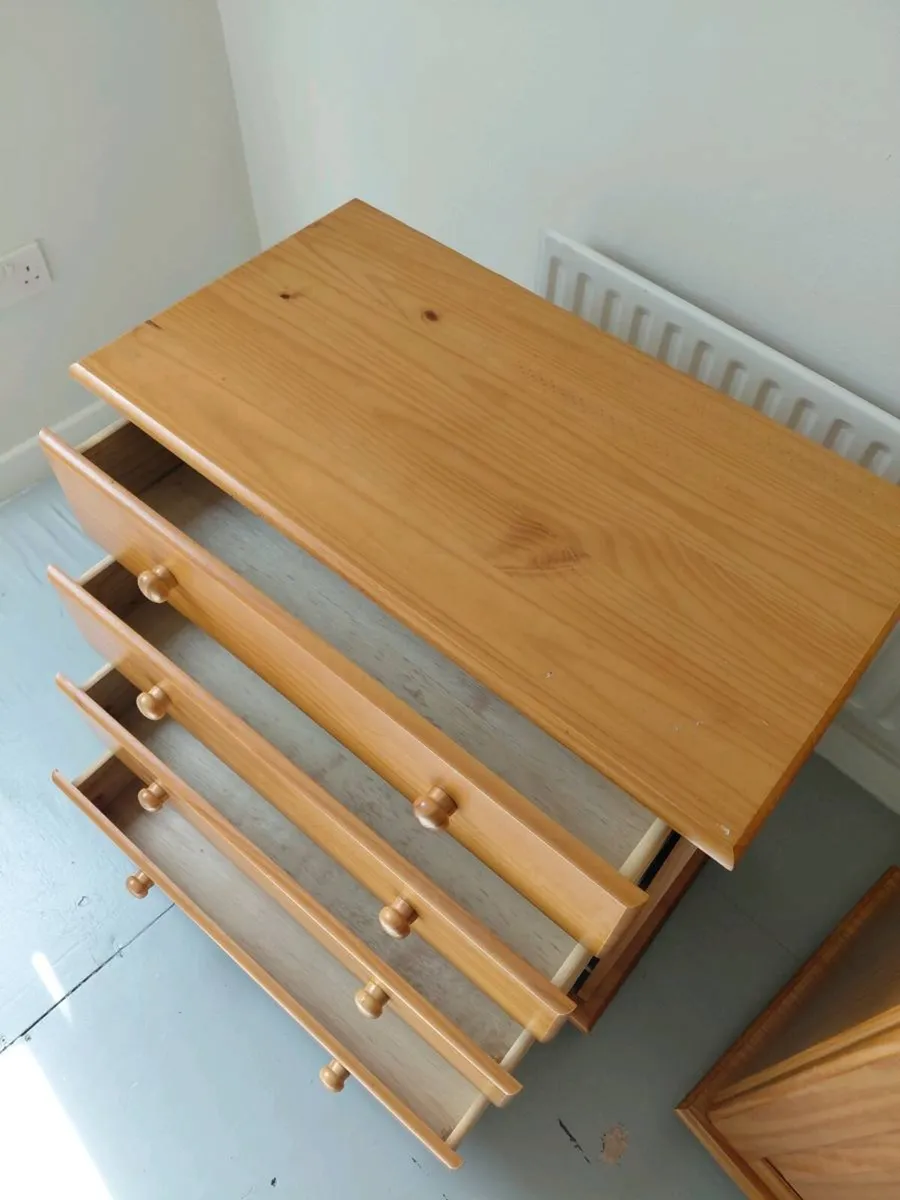 SOLID PINE CHILDRENS FURNITURE SET - Image 4