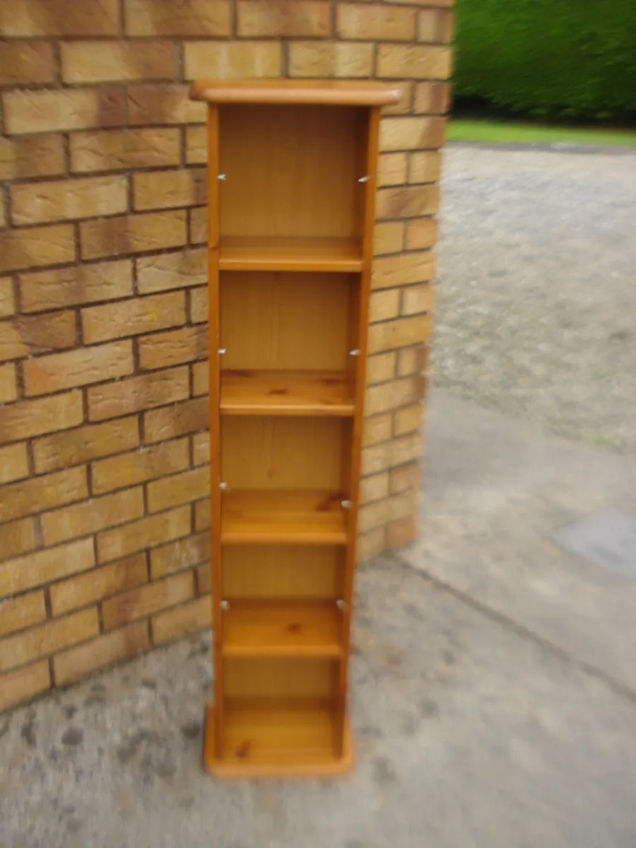 DARK IRISH PINE CD/BOOK SHELF 4 TIER TOWER. - Image 1