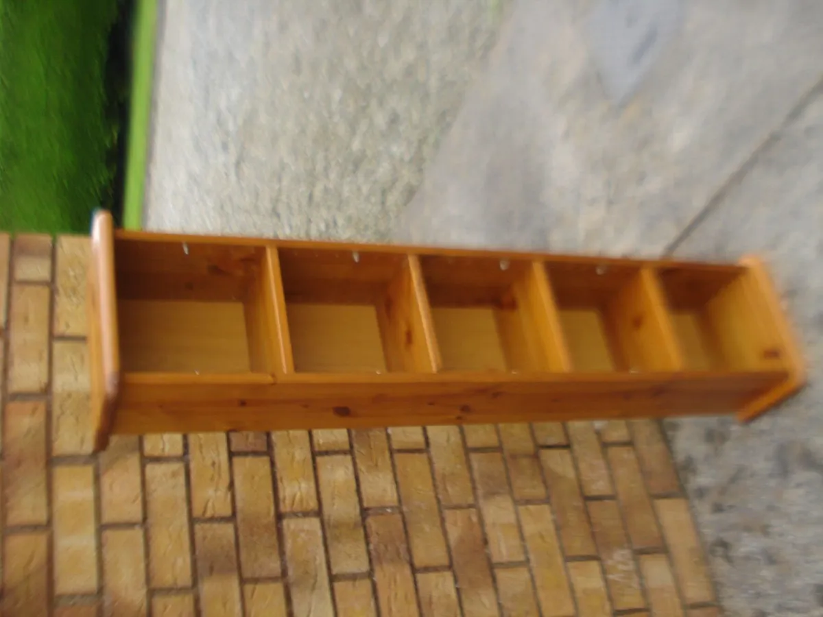 DARK IRISH PINE CD/BOOK SHELF 4 TIER TOWER. - Image 4