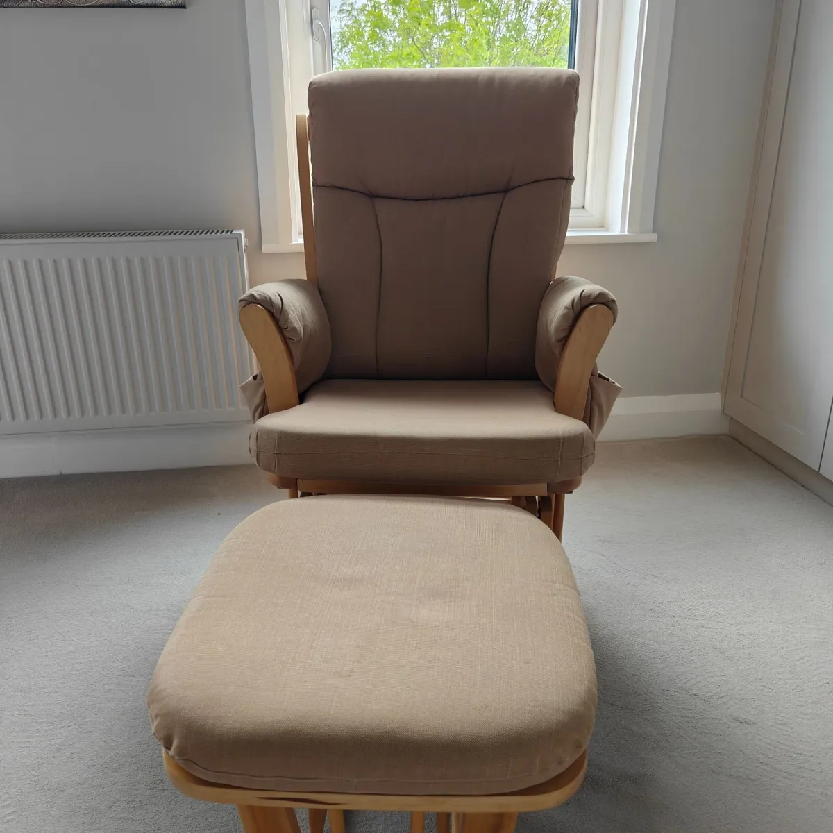 Nursing glider rocker chair and footstool - Image 4