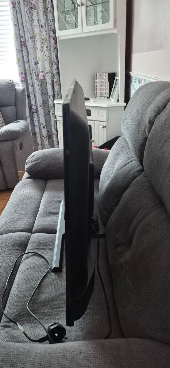 JVC 42inch Tv - Image 2