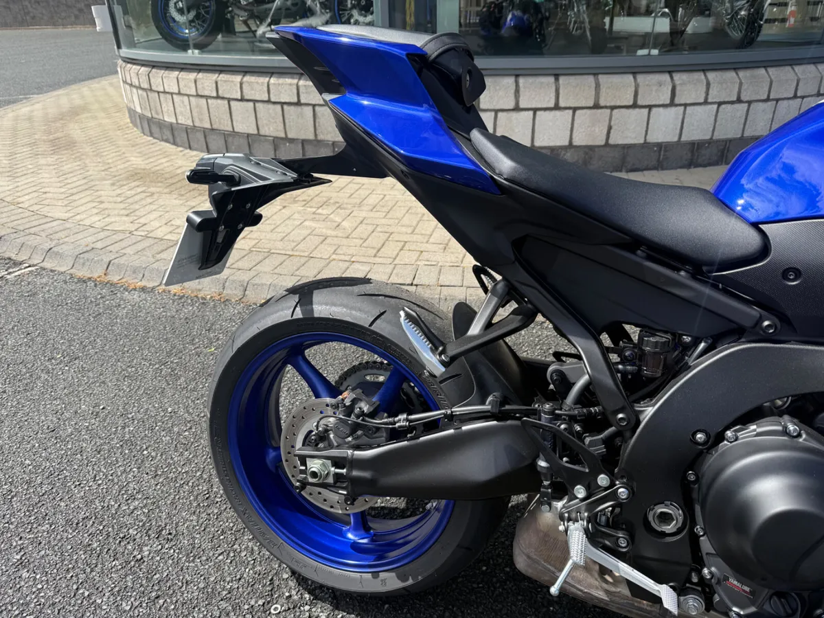 2025 Yamaha R9 - Image 4