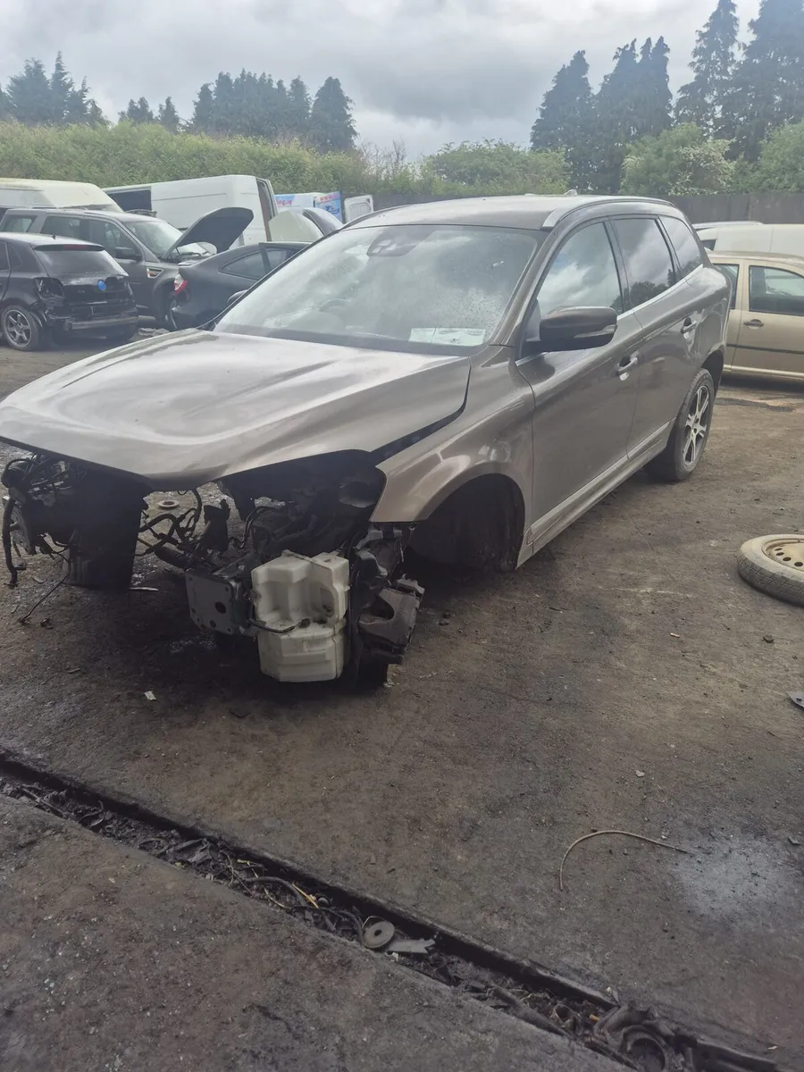 Volvo XC60 - Breaking only - Image 2