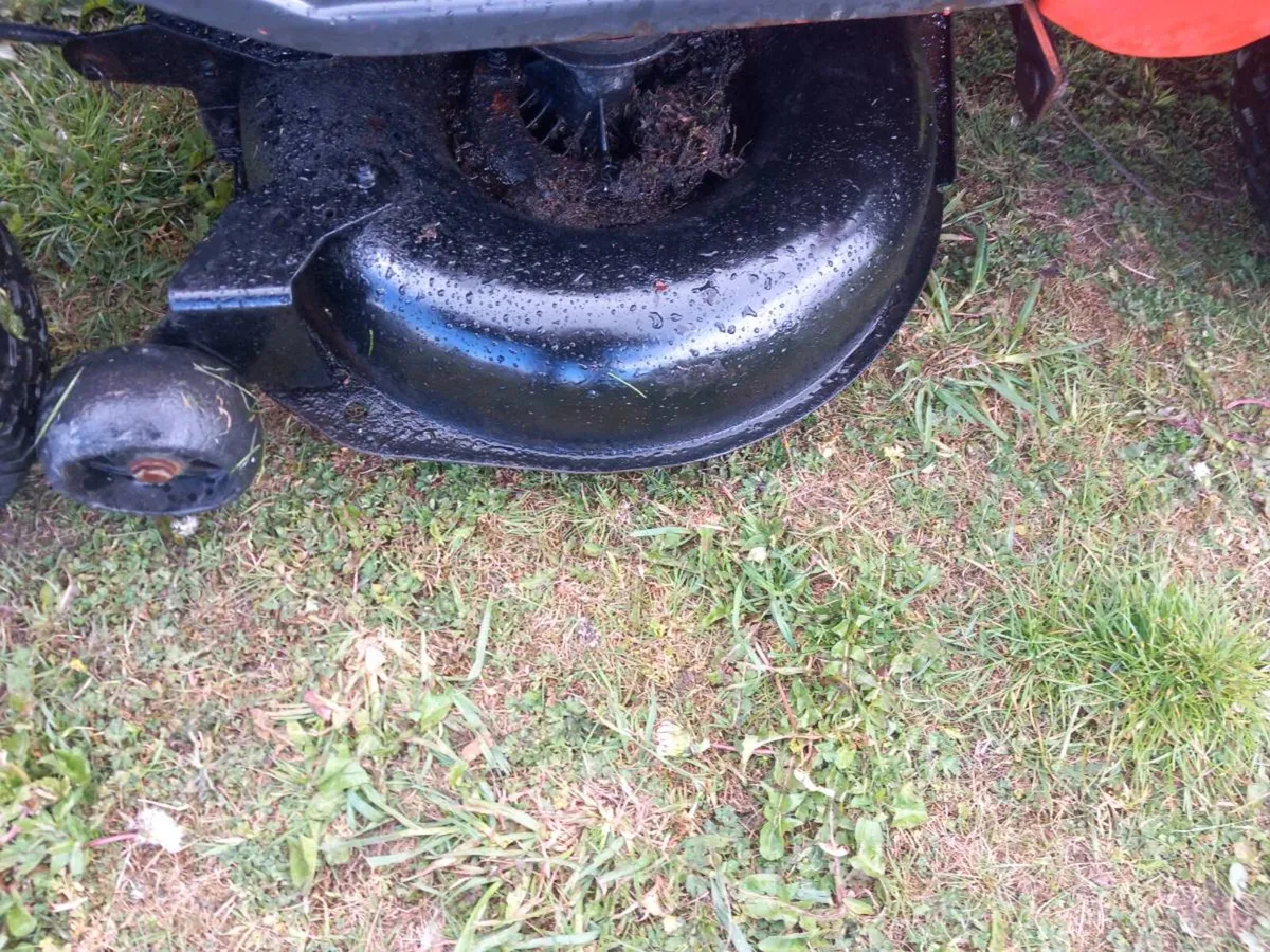 Ride on lawnmower - Image 3