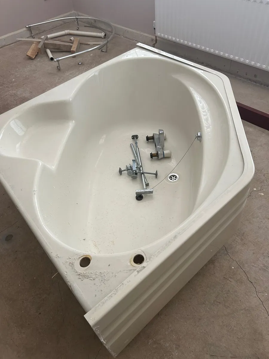 Corner Bath - Image 4