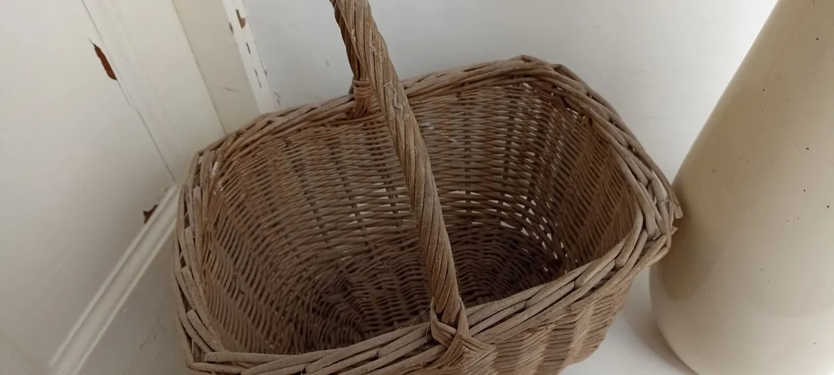 Small Old Shopping Basket - Image 1