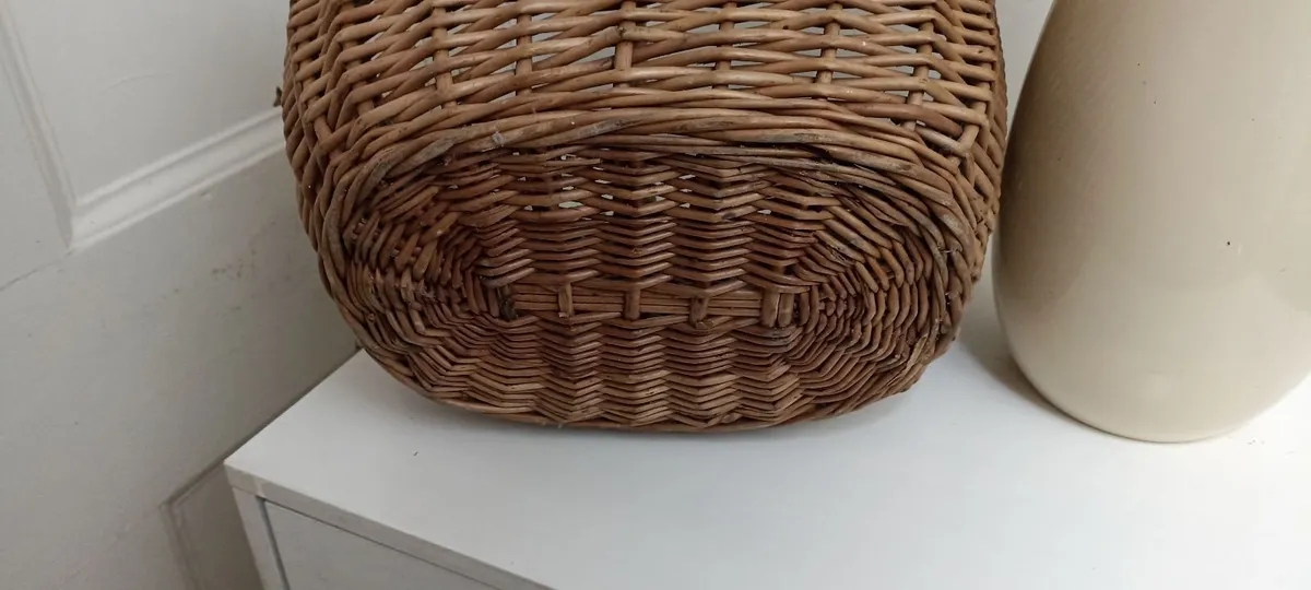 Small Old Shopping Basket - Image 2