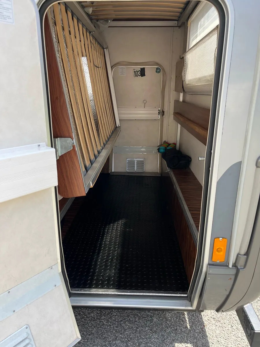 06 HYMER B524 Legend 25 - Image 3