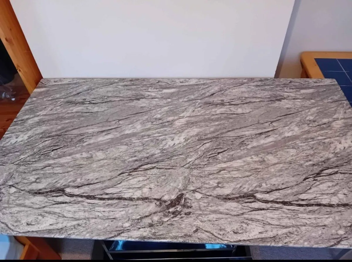 Dining table - Image 4