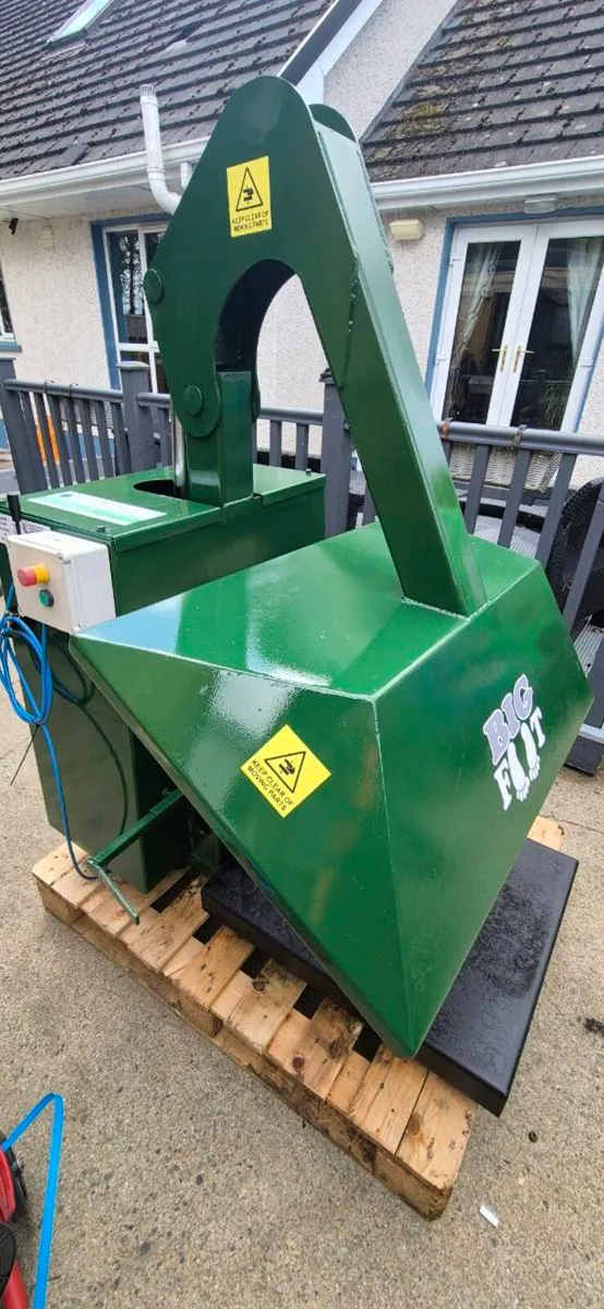 Bin compactor 1100litre - Image 1