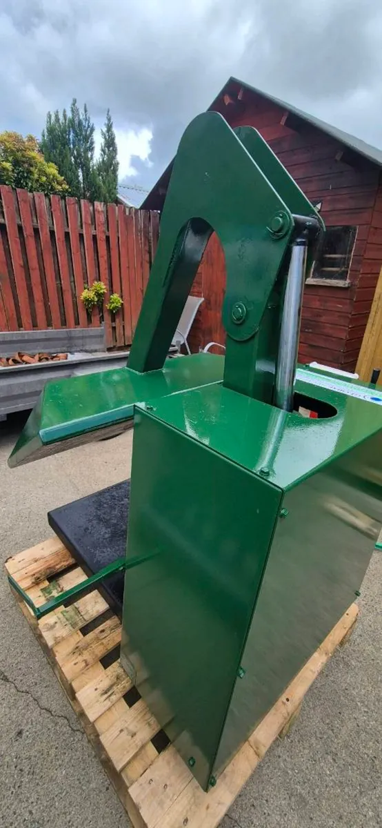 Bin compactor 1100litre - Image 3