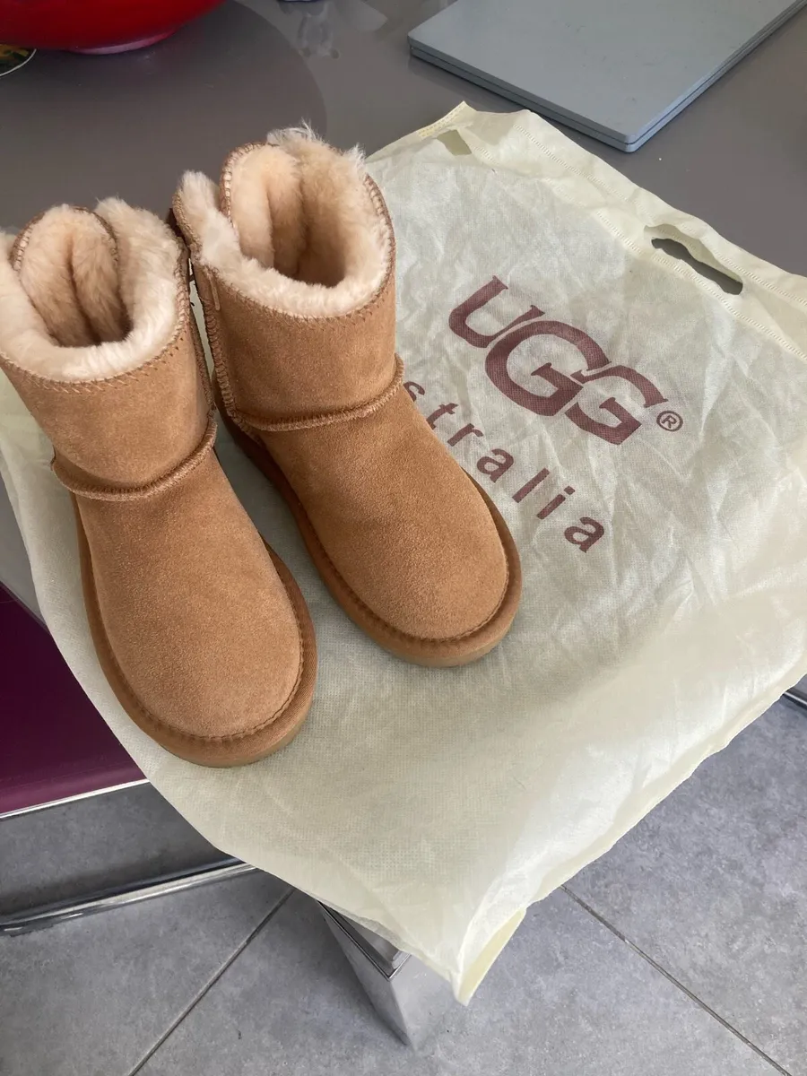 Kids Ugg boots - Image 2