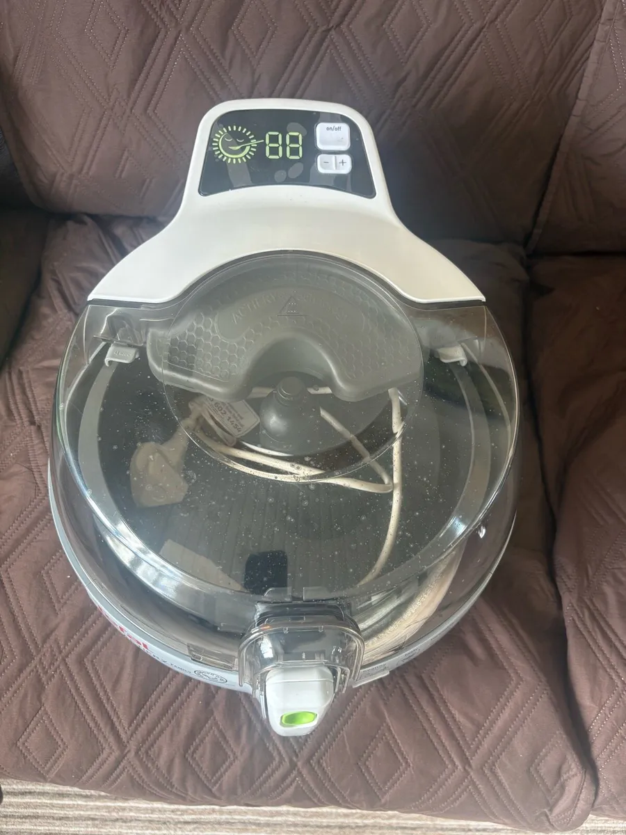 Air fryer - Image 1