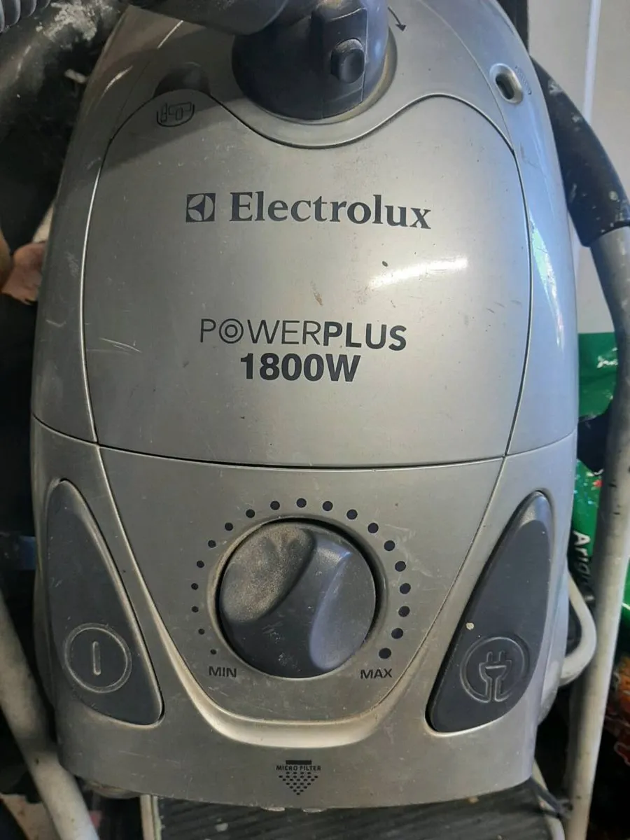 Vacuum cleaner - Image 1