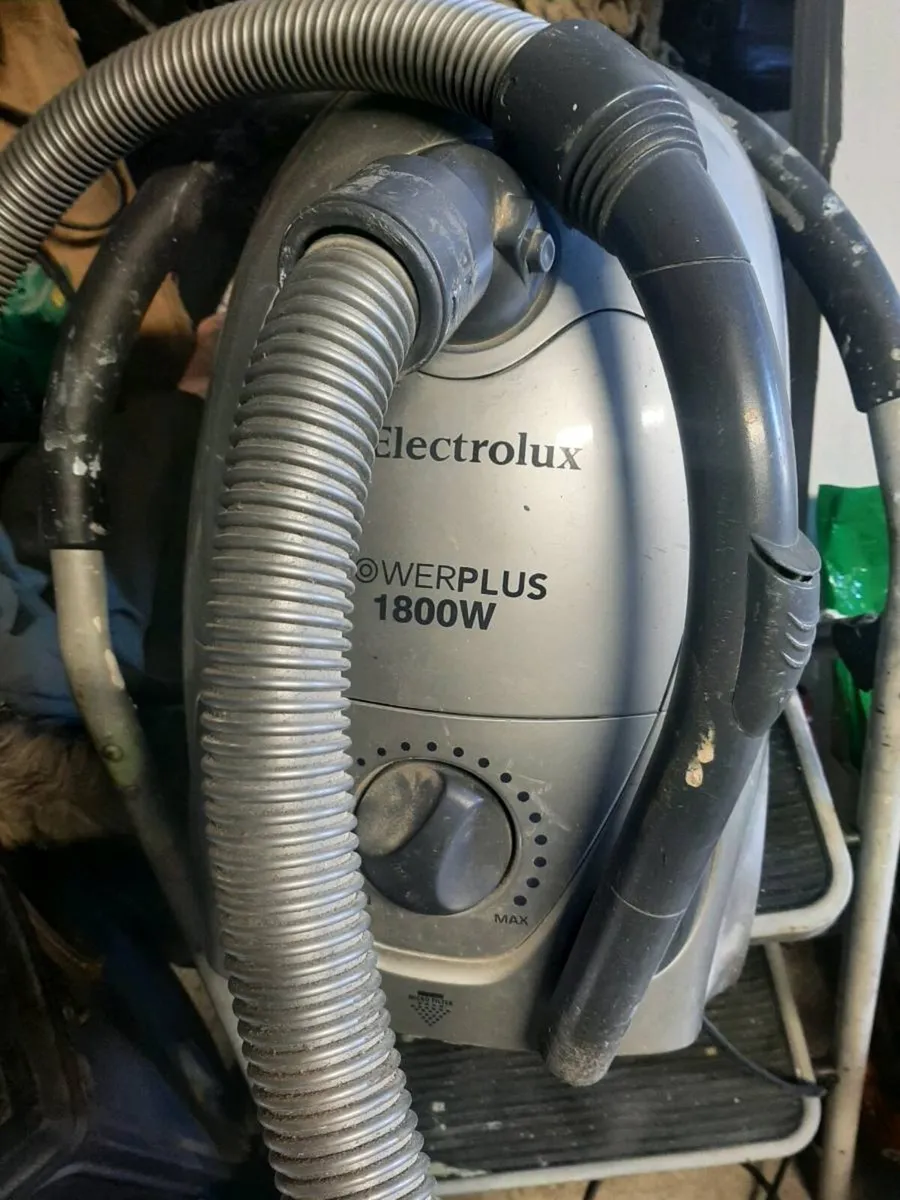 Vacuum cleaner - Image 2
