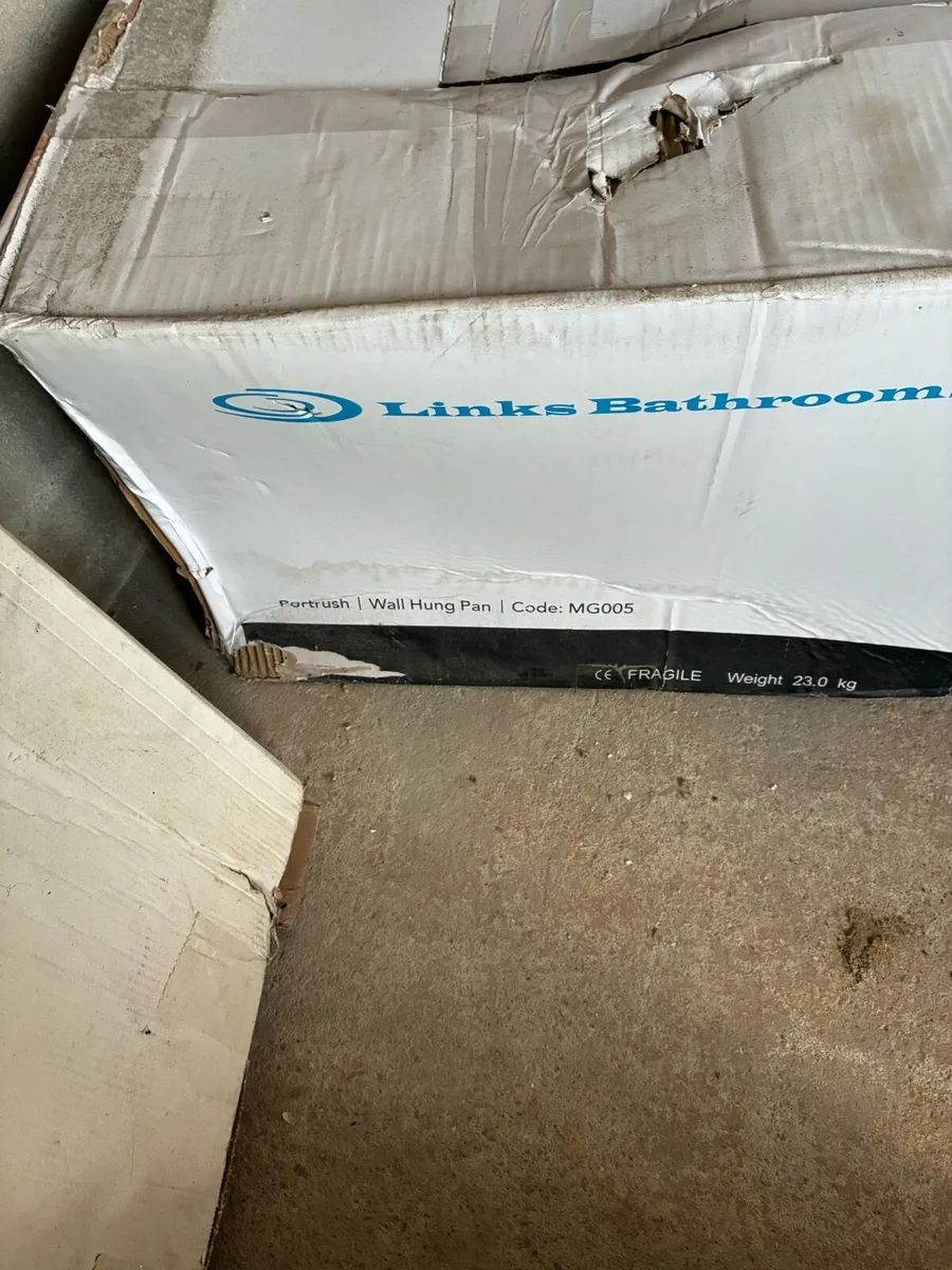 Bathroom items - Image 4