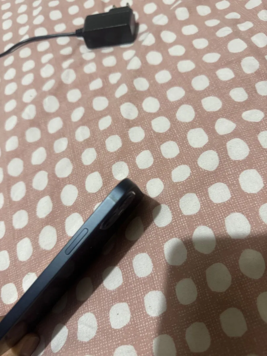iPhone 12 - black - Image 2