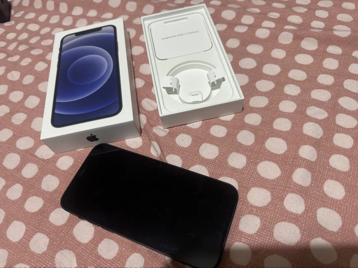 iPhone 12 - black - Image 1