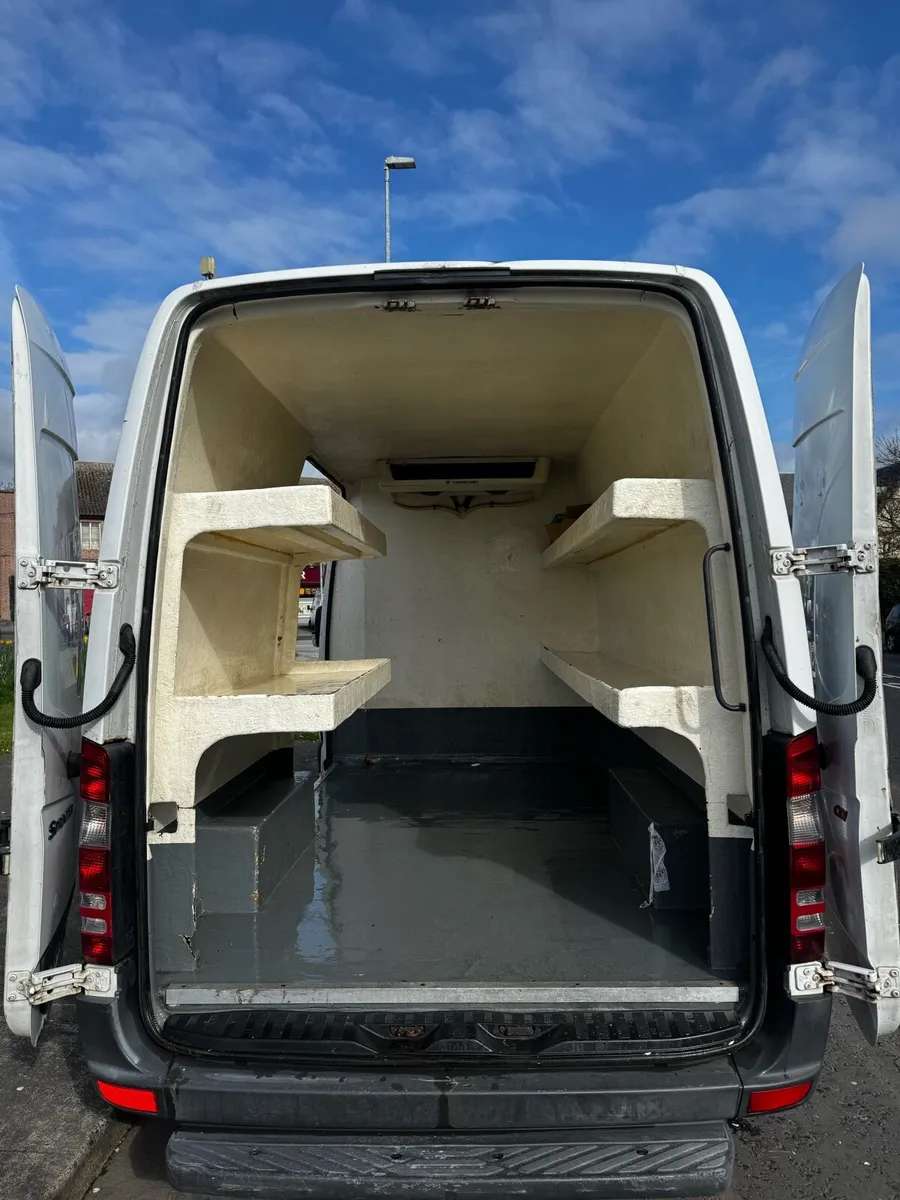Mercedes sprinter with or without fridge - Image 4