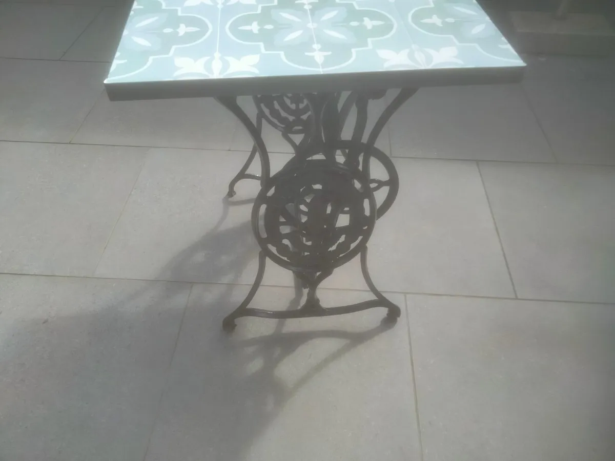 Singer Patio Garden Furniture Table - Image 4