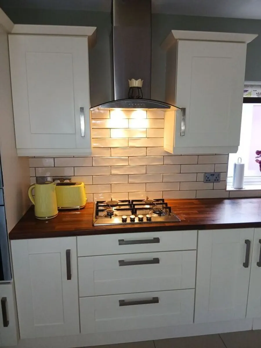 Fitted Kitchen & Island - Image 3