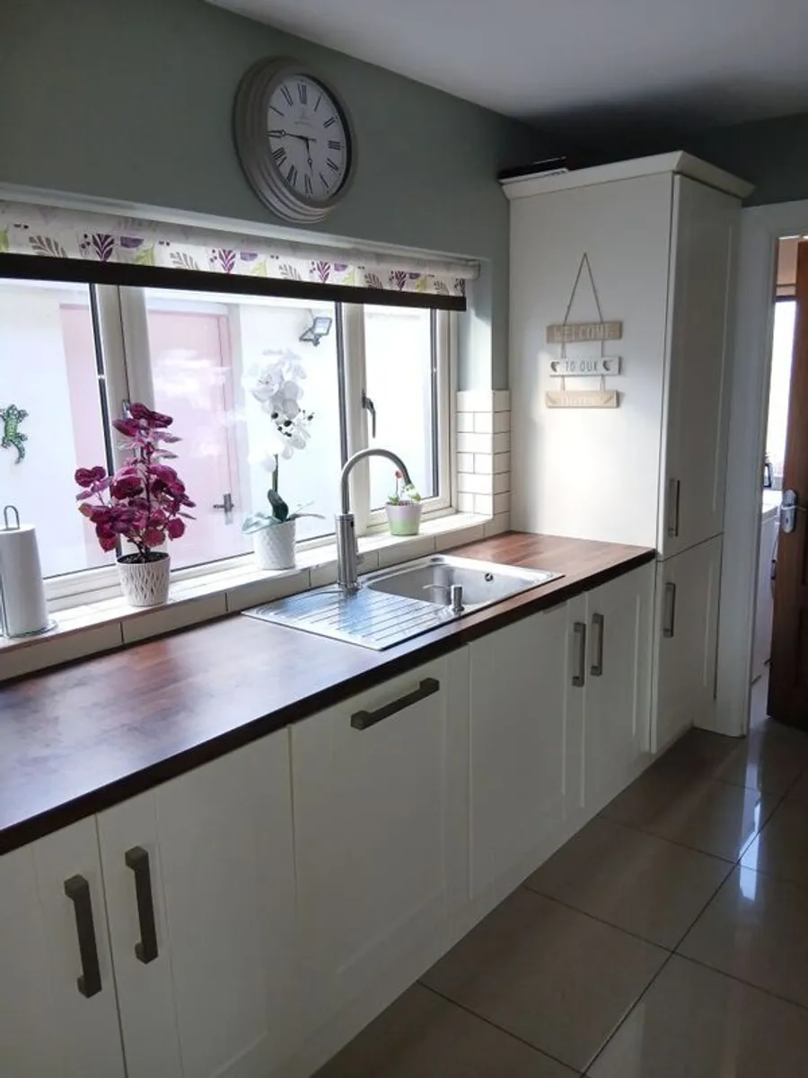 Fitted Kitchen & Island - Image 4