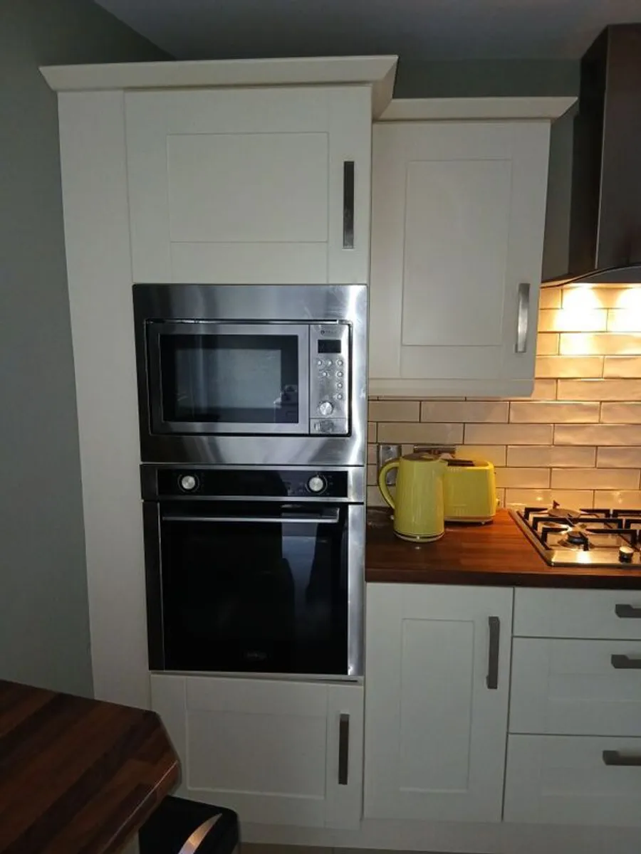 Fitted Kitchen & Island - Image 2