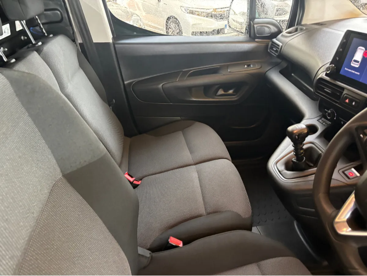 Opel Combo 1.5 3 seater 6 speed THIS PRICE IS VAT - Image 2