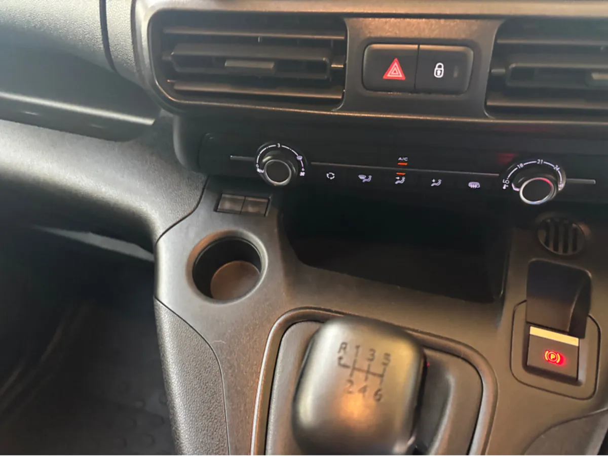 Opel Combo 1.5 3 seater 6 speed THIS PRICE IS VAT - Image 3