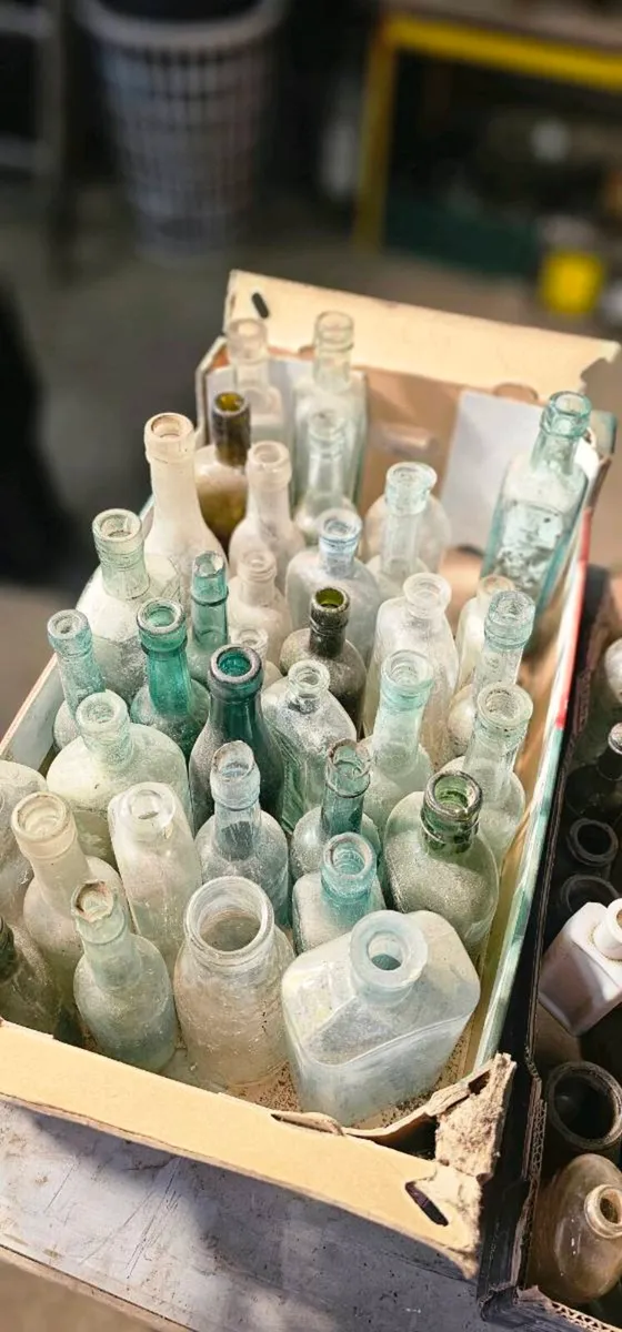 Selection of vintage bottles and earthenware - Image 4