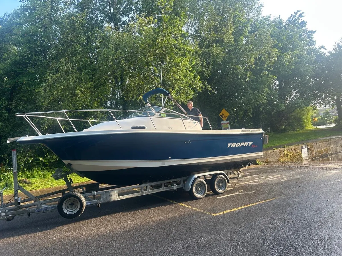 Stunning Bayliner Trophy 2352 - freshwater Boat - Image 2