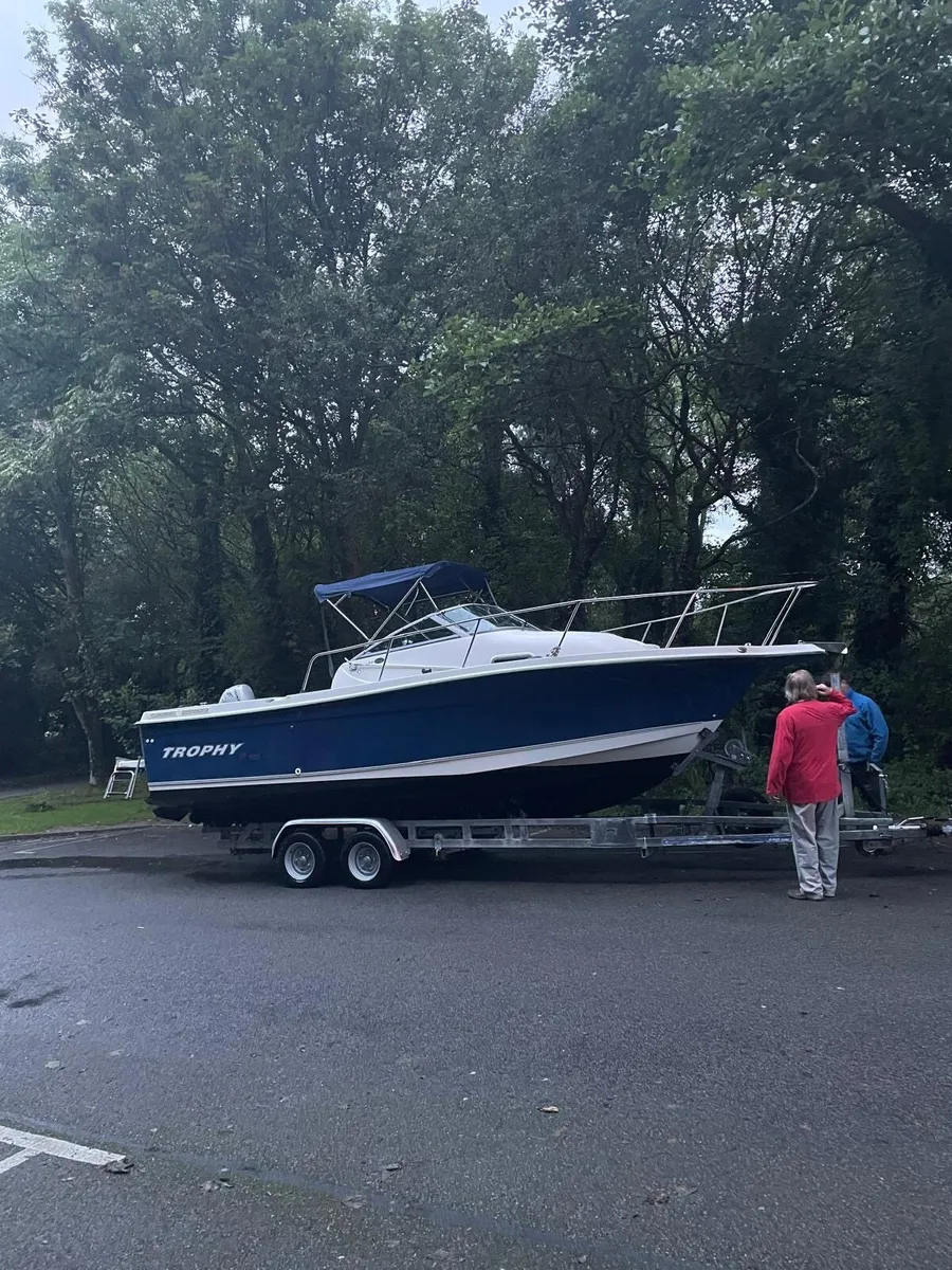Stunning Bayliner Trophy 2352 - freshwater Boat - Image 3
